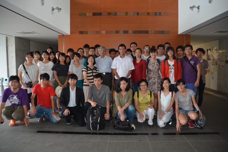 Prof Iou-Zen Chen, Asst. Prof Shu-Yen Lin and their students visited the Pomology Lab.