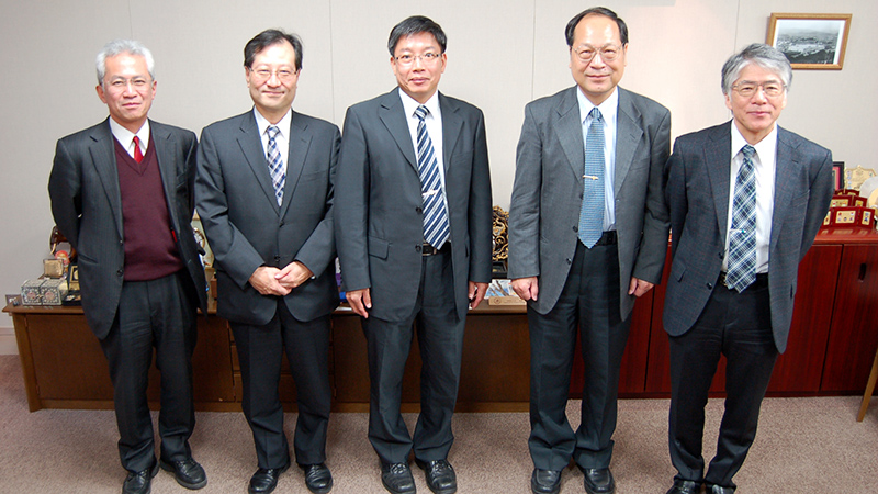 GSA international committee chair Naoshi Kondo, dean Hisashi Miyagawa, NIU-CB dean Yi-Chich Chiu, NTU-CBA associate dean Suming Chen and GSA vice-dean Eiji Nawata