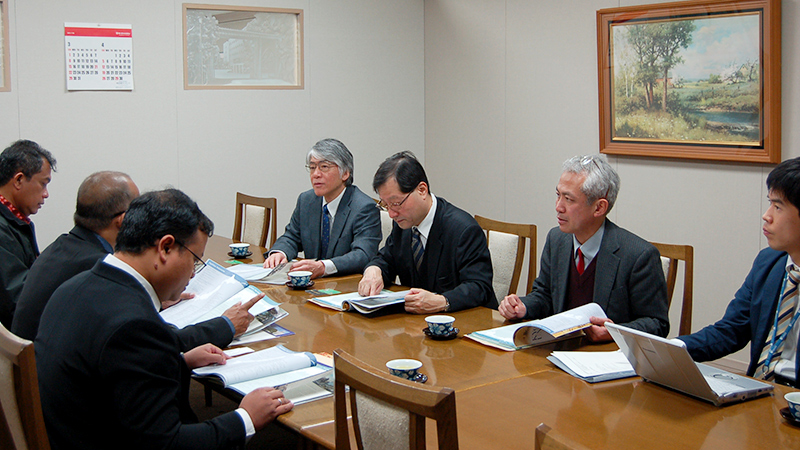 GSA international committee chair Naoshi Kondo, UB-FAT assistant professor Yusuf Hendrawan, deans Miyagawa, Susilo, GSA vice deans Eiji Nawata, Hiroshi Amano and UB-FAT vice dean Bambang Dwi Argo, Yutaka Iijima