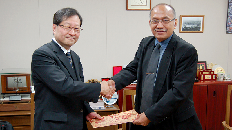 Dean Miyagawa and UB-FAT dean Bambang Susilo