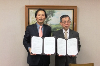 Hankyoung-Signing.jpg